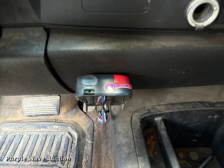 image for item EA7039 2008 Chevrolet Silverado 3500HD Crew Cab flatbed pickup truck