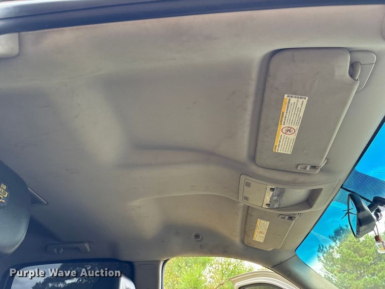 image for item EA7039 2008 Chevrolet Silverado 3500HD Crew Cab flatbed pickup truck