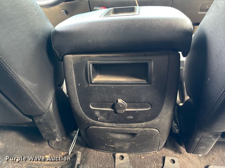 image for item EA7039 2008 Chevrolet Silverado 3500HD Crew Cab flatbed pickup truck