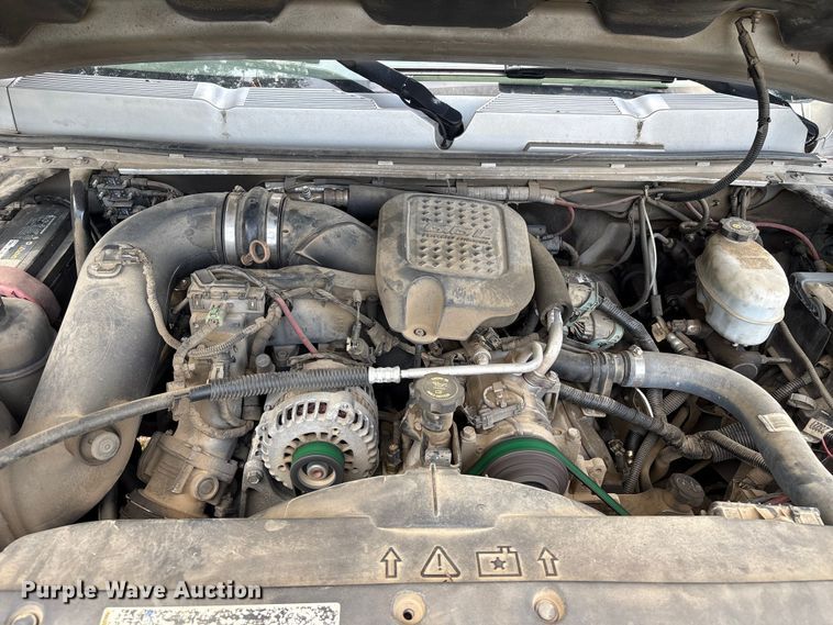 image for item EA7039 2008 Chevrolet Silverado 3500HD Crew Cab flatbed pickup truck