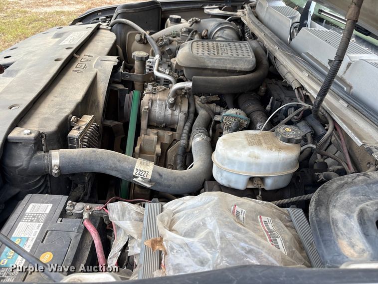 image for item EA7039 2008 Chevrolet Silverado 3500HD Crew Cab flatbed pickup truck