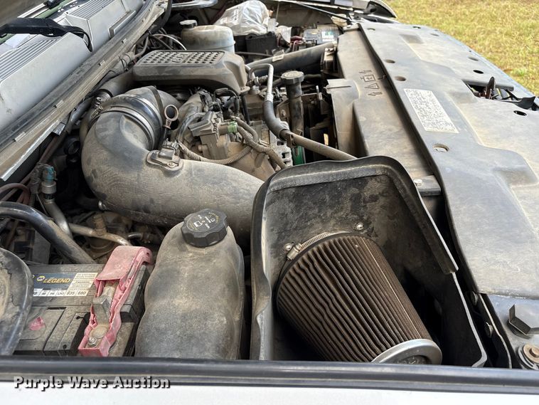 image for item EA7039 2008 Chevrolet Silverado 3500HD Crew Cab flatbed pickup truck