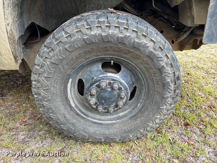 image for item EA7039 2008 Chevrolet Silverado 3500HD Crew Cab flatbed pickup truck