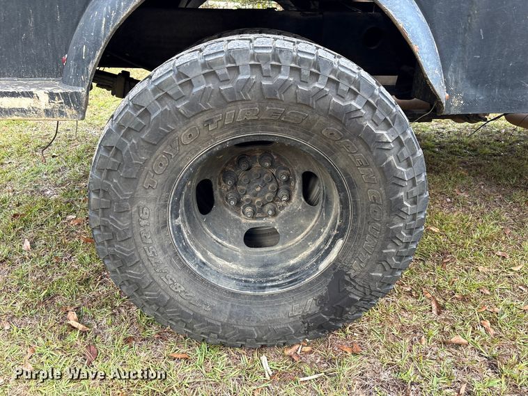 image for item EA7039 2008 Chevrolet Silverado 3500HD Crew Cab flatbed pickup truck