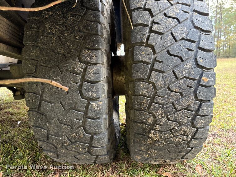 image for item EA7039 2008 Chevrolet Silverado 3500HD Crew Cab flatbed pickup truck