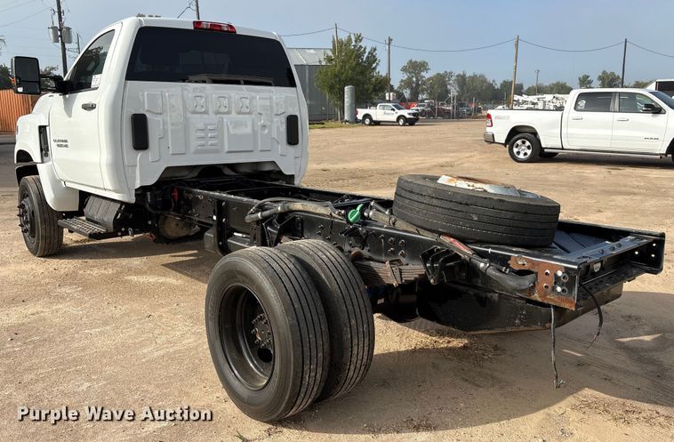 image for item EA7042 2019 Chevrolet Silverado 5500 truck cab and chassis