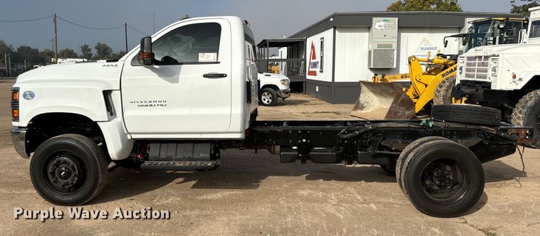 image for item EA7042 2019 Chevrolet Silverado 5500 truck cab and chassis