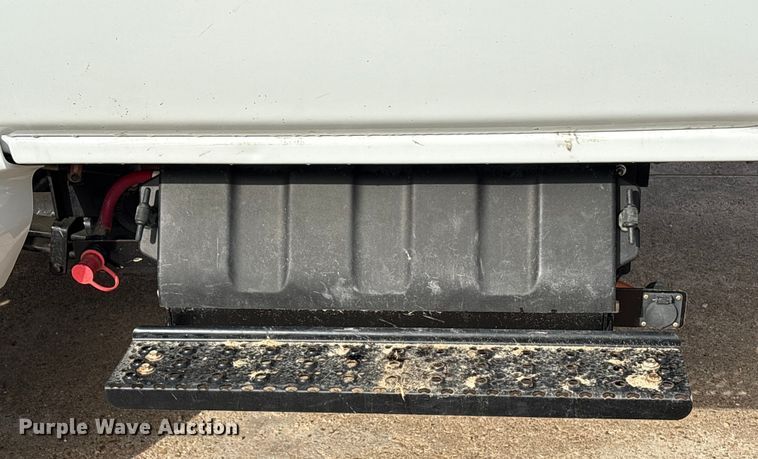 image for item EA7042 2019 Chevrolet Silverado 5500 truck cab and chassis