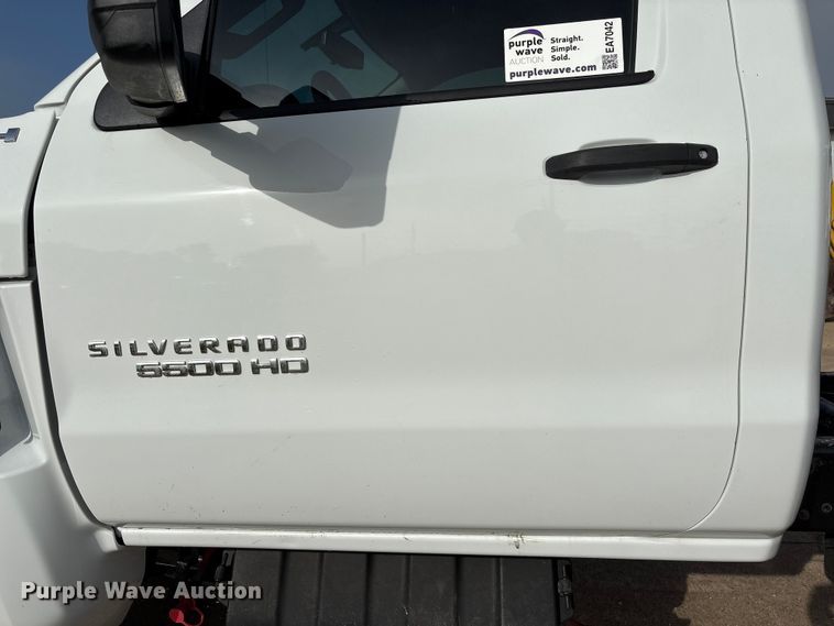 image for item EA7042 2019 Chevrolet Silverado 5500 truck cab and chassis