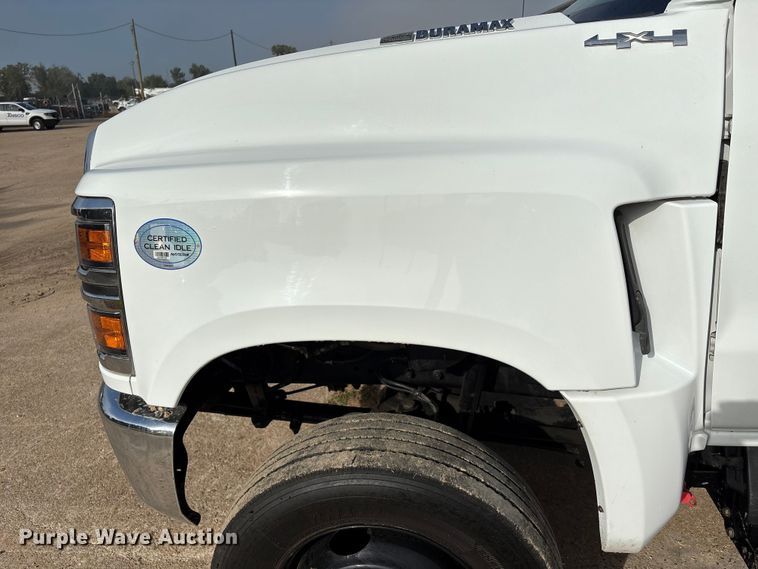 image for item EA7042 2019 Chevrolet Silverado 5500 truck cab and chassis