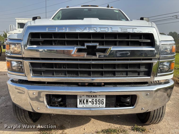 image for item EA7042 2019 Chevrolet Silverado 5500 truck cab and chassis