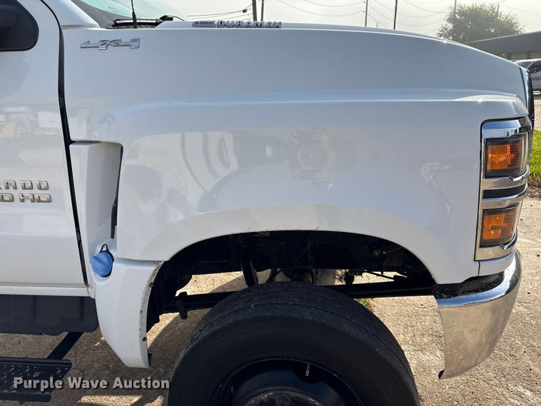 image for item EA7042 2019 Chevrolet Silverado 5500 truck cab and chassis