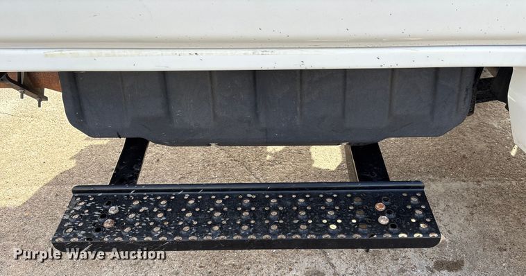 image for item EA7042 2019 Chevrolet Silverado 5500 truck cab and chassis