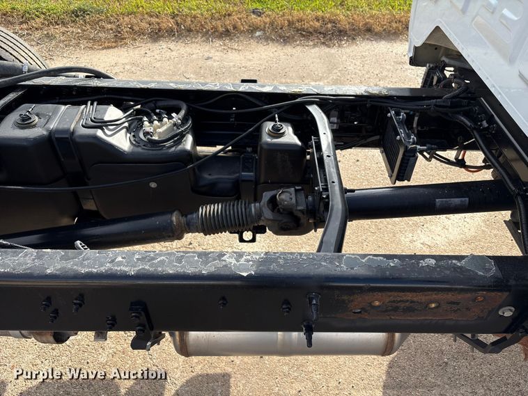 image for item EA7042 2019 Chevrolet Silverado 5500 truck cab and chassis