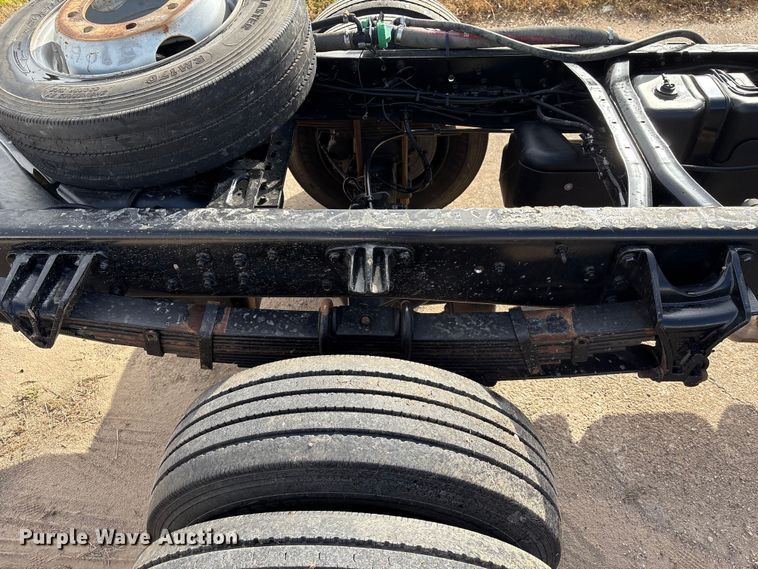 image for item EA7042 2019 Chevrolet Silverado 5500 truck cab and chassis