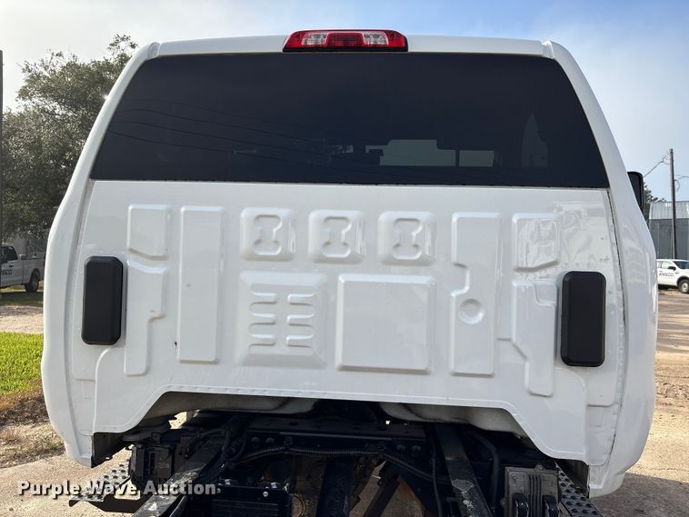 image for item EA7042 2019 Chevrolet Silverado 5500 truck cab and chassis