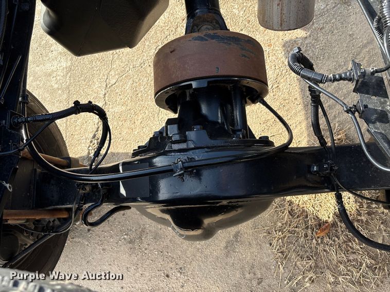 image for item EA7042 2019 Chevrolet Silverado 5500 truck cab and chassis