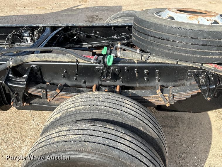 image for item EA7042 2019 Chevrolet Silverado 5500 truck cab and chassis