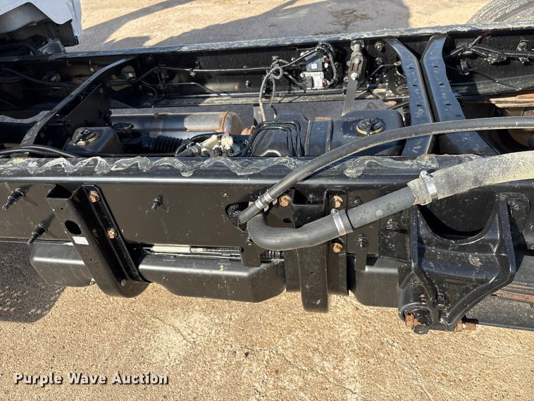 image for item EA7042 2019 Chevrolet Silverado 5500 truck cab and chassis