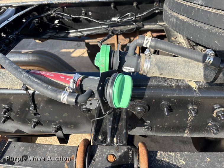 image for item EA7042 2019 Chevrolet Silverado 5500 truck cab and chassis