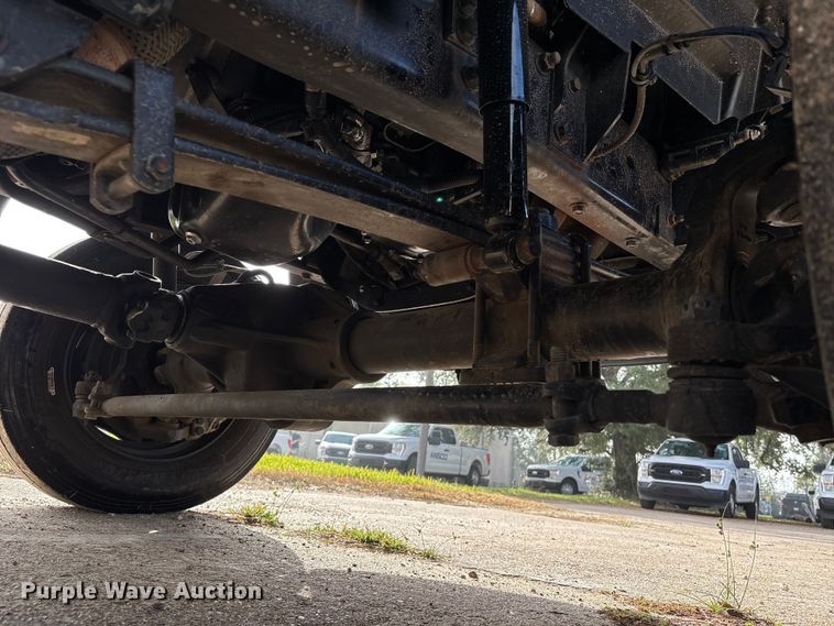 image for item EA7042 2019 Chevrolet Silverado 5500 truck cab and chassis