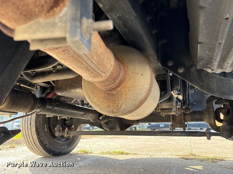 image for item EA7042 2019 Chevrolet Silverado 5500 truck cab and chassis