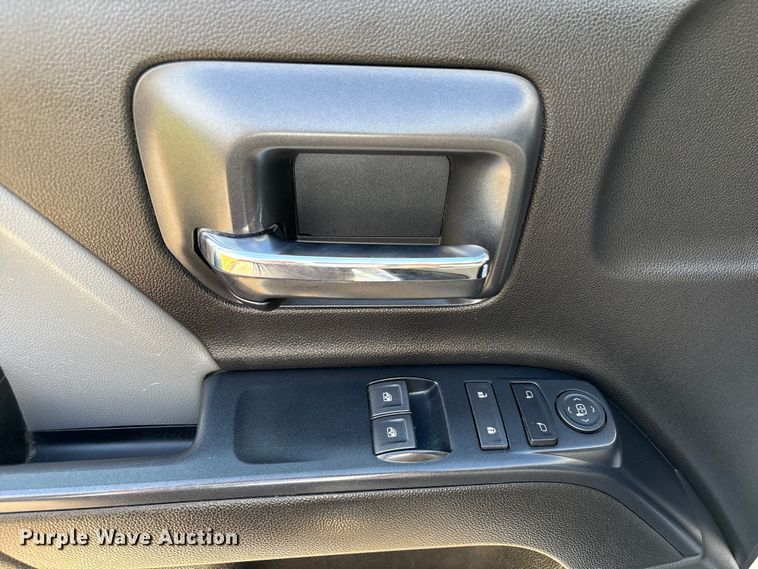 image for item EA7042 2019 Chevrolet Silverado 5500 truck cab and chassis