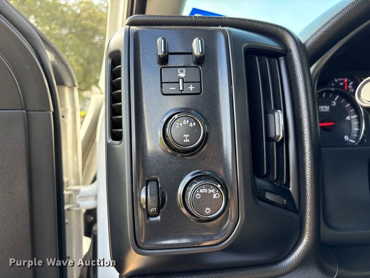 image for item EA7042 2019 Chevrolet Silverado 5500 truck cab and chassis