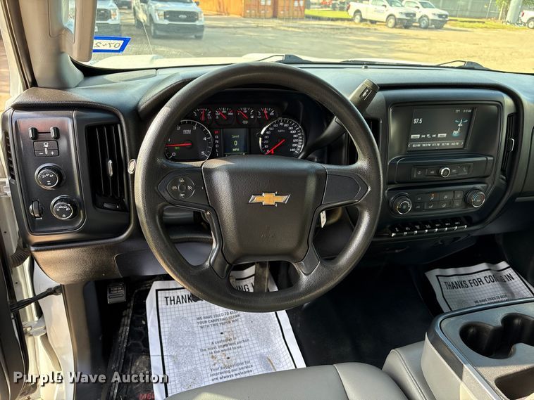 image for item EA7042 2019 Chevrolet Silverado 5500 truck cab and chassis