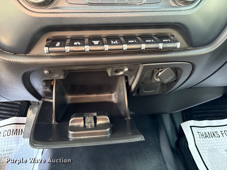 image for item EA7042 2019 Chevrolet Silverado 5500 truck cab and chassis