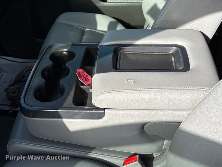 image for item EA7042 2019 Chevrolet Silverado 5500 truck cab and chassis