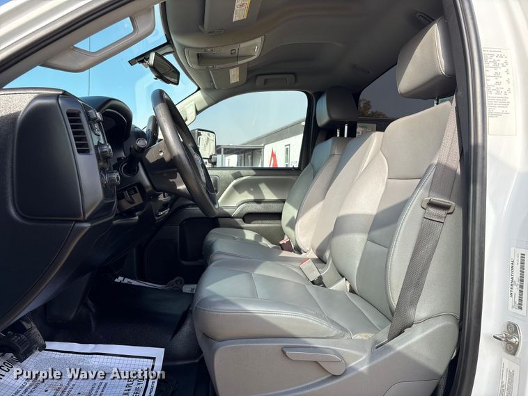 image for item EA7042 2019 Chevrolet Silverado 5500 truck cab and chassis