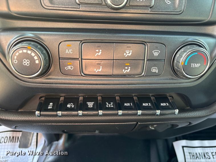 image for item EA7042 2019 Chevrolet Silverado 5500 truck cab and chassis