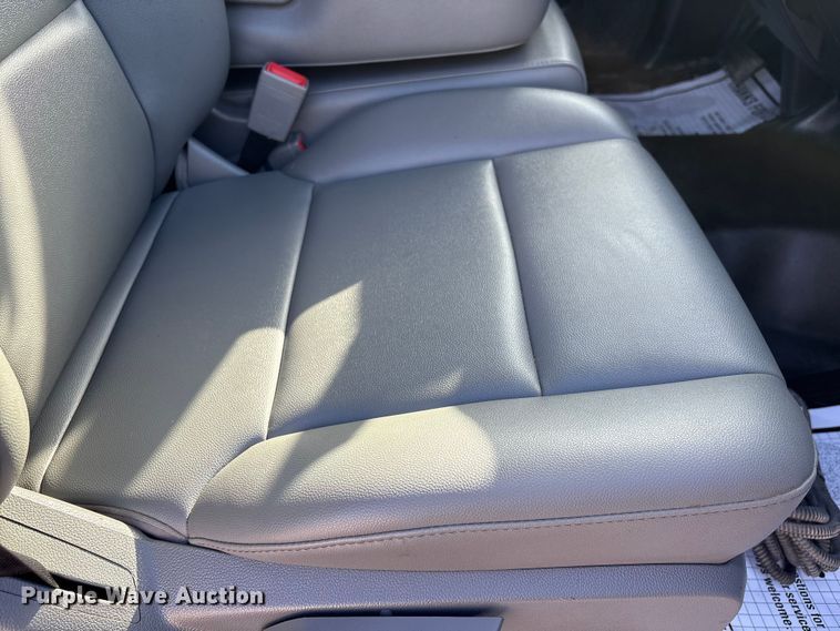 image for item EA7042 2019 Chevrolet Silverado 5500 truck cab and chassis