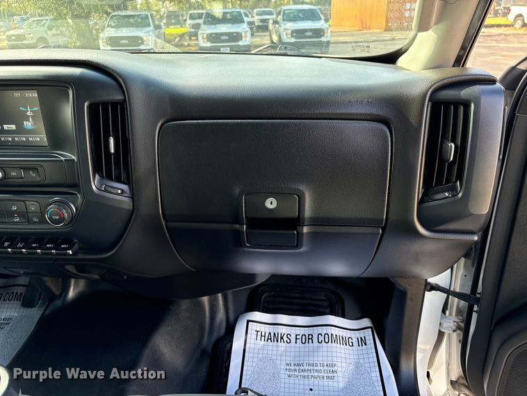 image for item EA7042 2019 Chevrolet Silverado 5500 truck cab and chassis