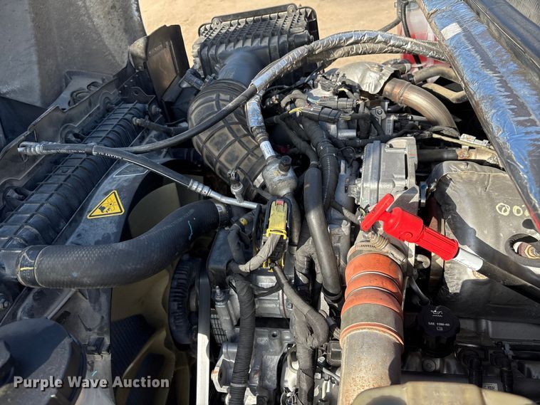 image for item EA7042 2019 Chevrolet Silverado 5500 truck cab and chassis