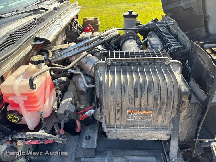 image for item EA7042 2019 Chevrolet Silverado 5500 truck cab and chassis