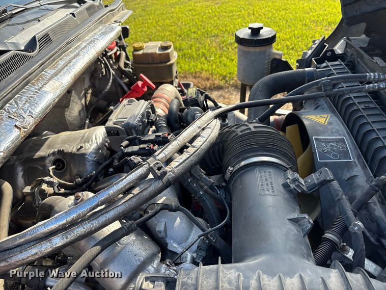 image for item EA7042 2019 Chevrolet Silverado 5500 truck cab and chassis