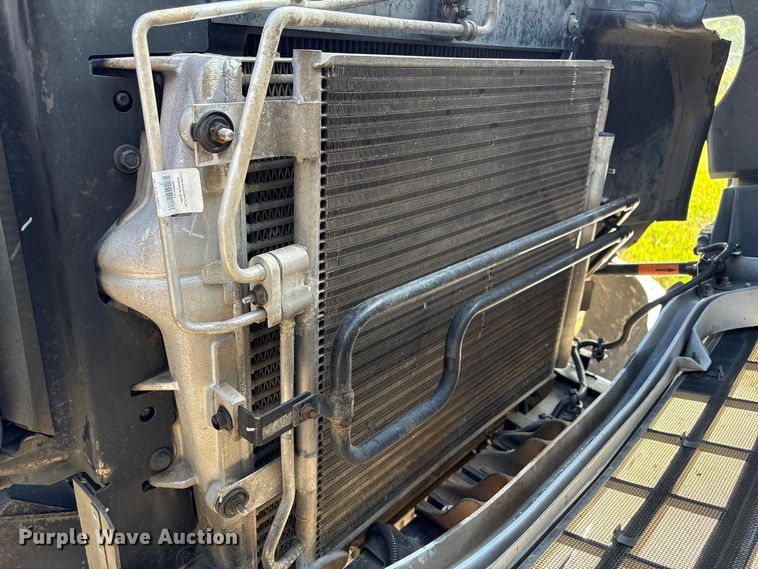 image for item EA7042 2019 Chevrolet Silverado 5500 truck cab and chassis