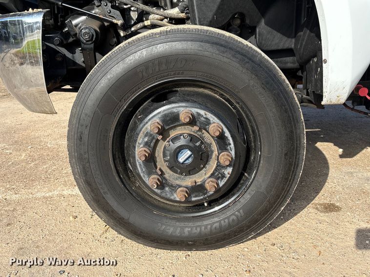 image for item EA7042 2019 Chevrolet Silverado 5500 truck cab and chassis