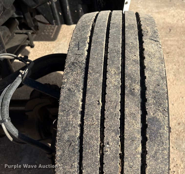 image for item EA7042 2019 Chevrolet Silverado 5500 truck cab and chassis