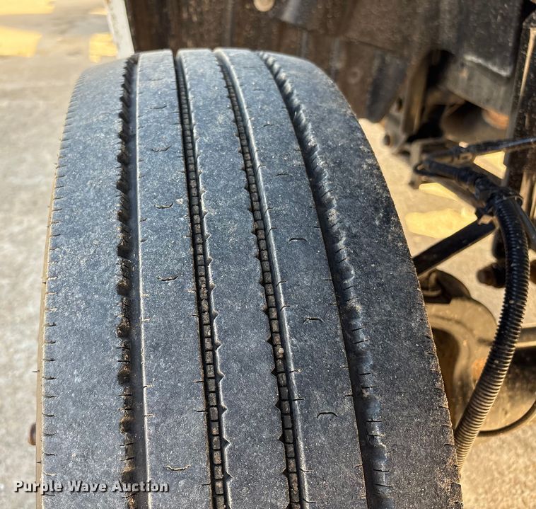 image for item EA7042 2019 Chevrolet Silverado 5500 truck cab and chassis