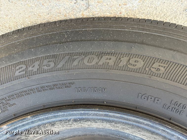 image for item EA7042 2019 Chevrolet Silverado 5500 truck cab and chassis