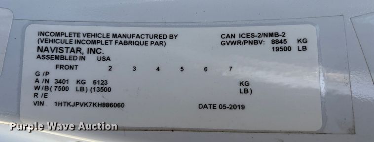 image for item EA7042 2019 Chevrolet Silverado 5500 truck cab and chassis