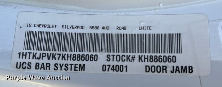 image for item EA7042 2019 Chevrolet Silverado 5500 truck cab and chassis