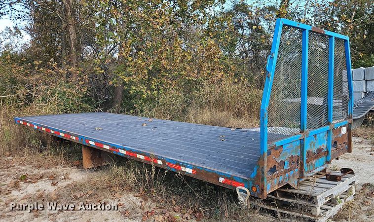 image for item EB8423 Flatbed truck bed
