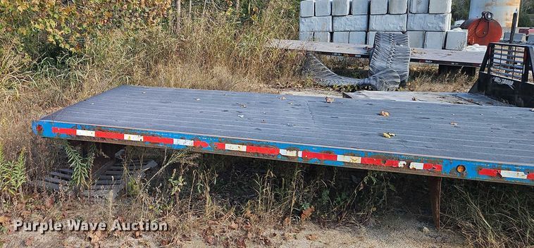 image for item EB8423 Flatbed truck bed