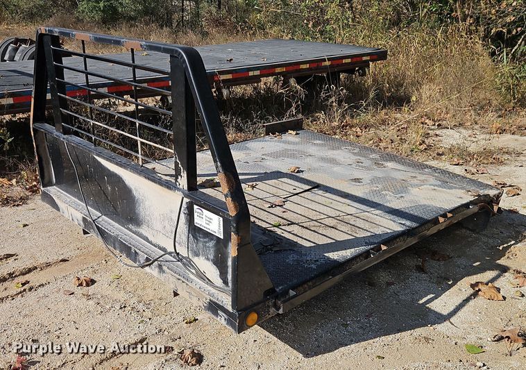 image for item EB8424 Hillsboro flatbed pickup truck bed