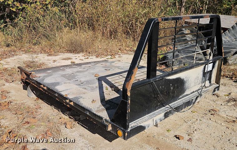 image for item EB8424 Hillsboro flatbed pickup truck bed