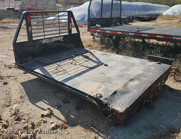 image for item EB8424 Hillsboro flatbed pickup truck bed